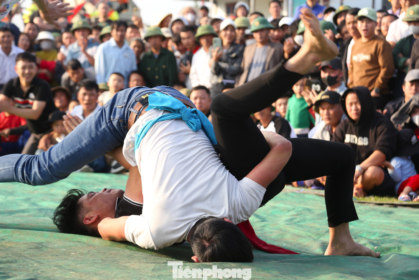 Các đô vật vận dụng sức mạnh cơ bắp, sự dẻo dai, chiến thuật để giành chiến thắng trước đối thủ.