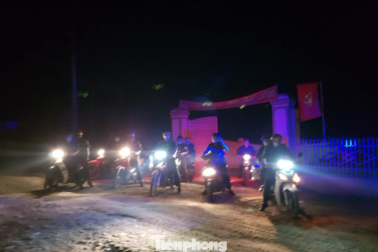 Đoàn thanh niên Công an huyện Quỳ Hợp phối hợp với công an các xã đi tuần tra, đảm bảo an ninh trật tự trên địa bàn từ 21-24h hàng ngày.