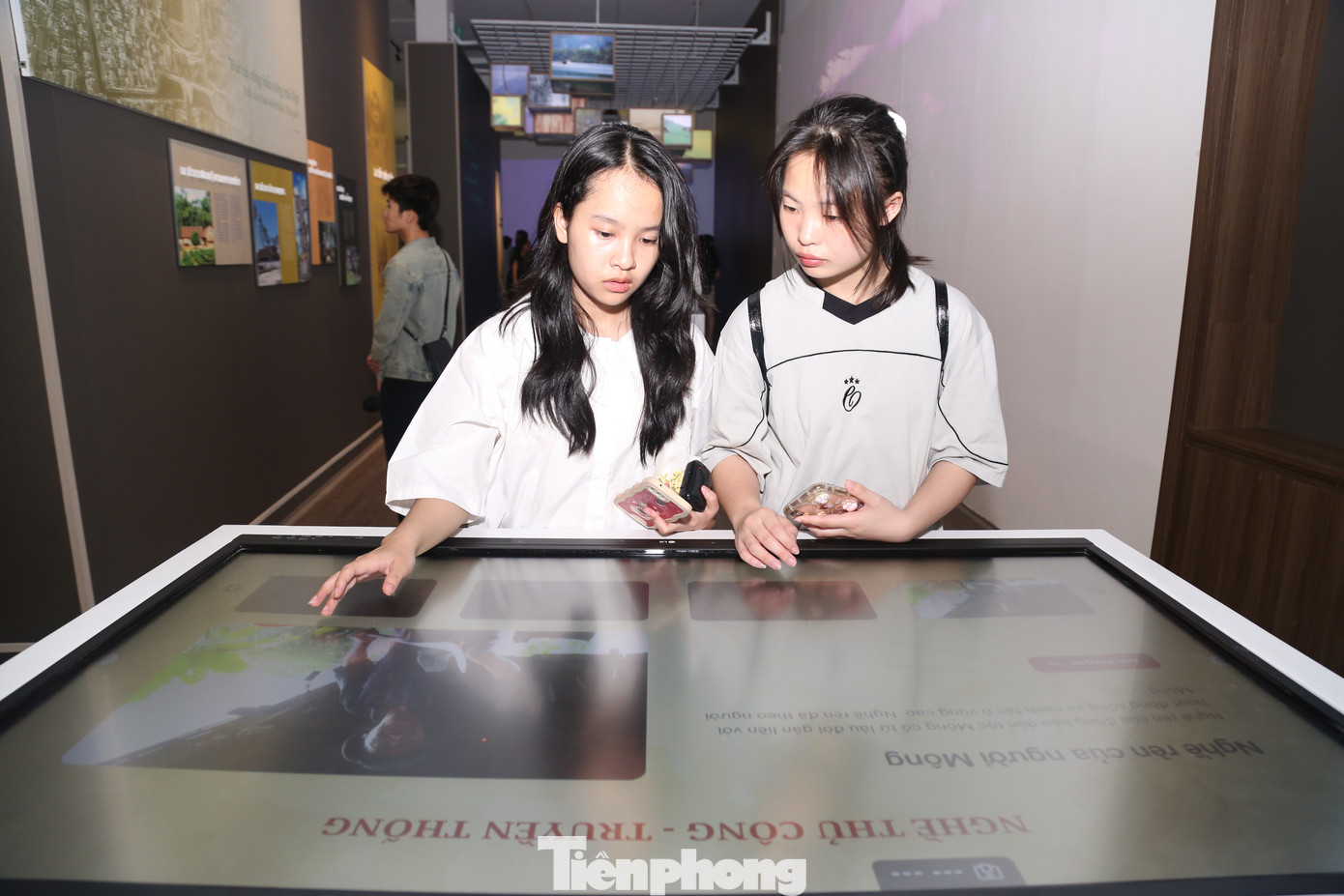 Bảo tàng Nghệ An là bảo tàng đầu tiên ở Nghệ An đưa ứng dụng công nghệ số vào trưng bày với mong muốn giới thiệu một cách đầy đủ nhất về văn hóa, con người và cả những di sản quý giá của xứ Nghệ.