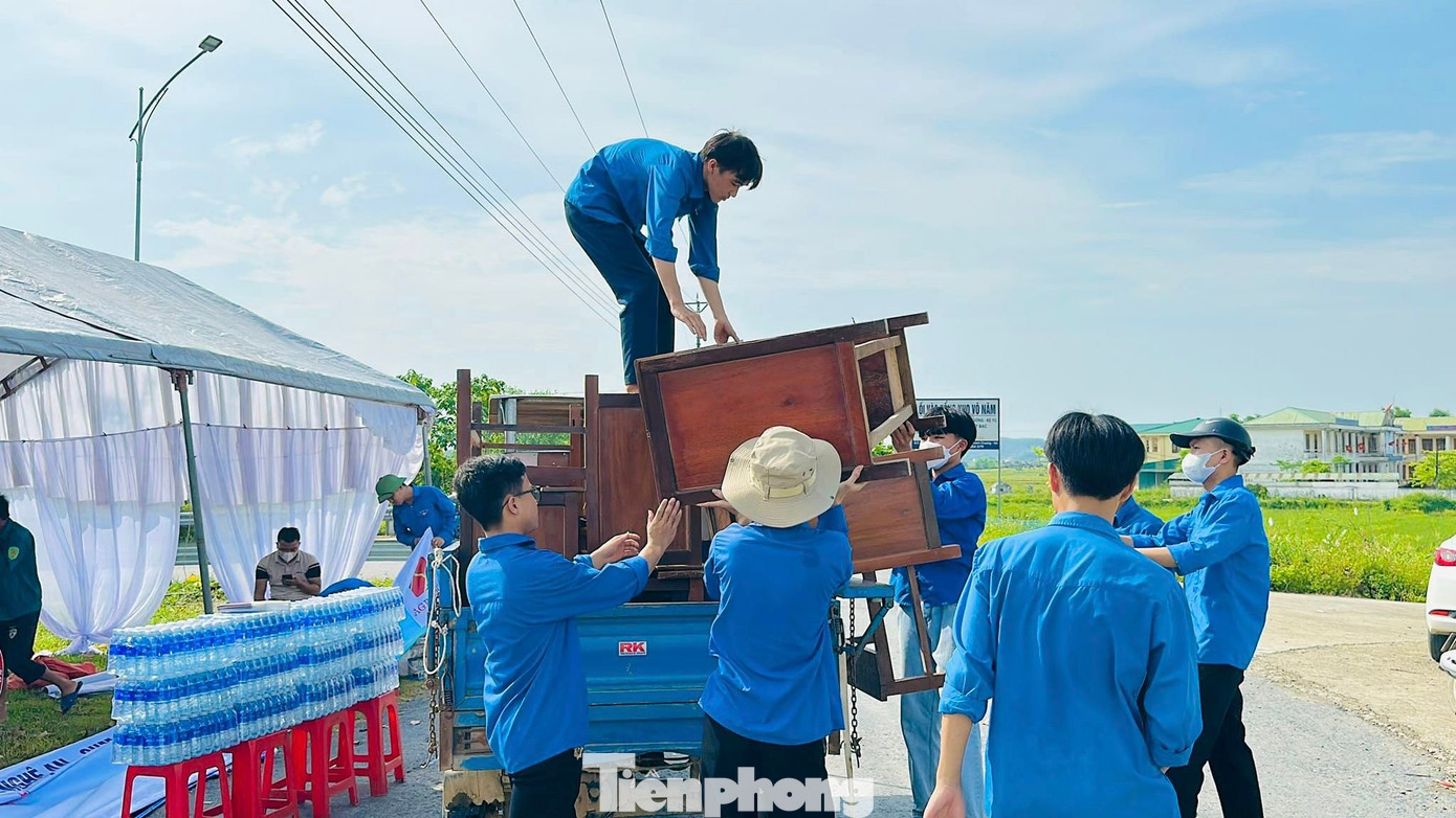 Công tác chuẩn bị cho chương trình Tiếp sức mùa thi đang rất khẩn trương. Công tác chuẩn bị cho chương trình Tiếp sức mùa thi đang rất khẩn trương.