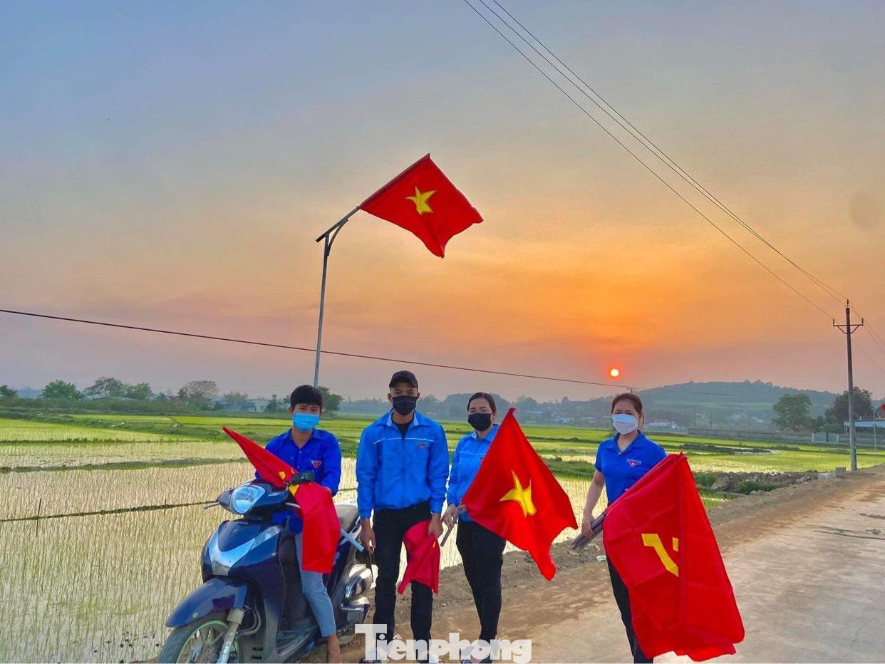 Tính đến nay, 100% các cấp bộ Đoàn trên toàn tỉnh đều đồng loạt triển khai công trình &quot;Đường cờ thanh niên&quot; với nhiều cách làm sáng tạo, phong phú.