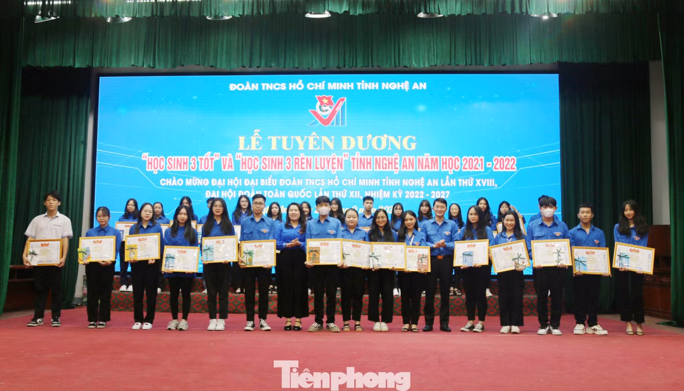 Đây là những học sinh ưu tú, có thành tích xuất sắc trong học tập, rèn luyện, tích cực tham gia các hoạt động Đoàn, Hội