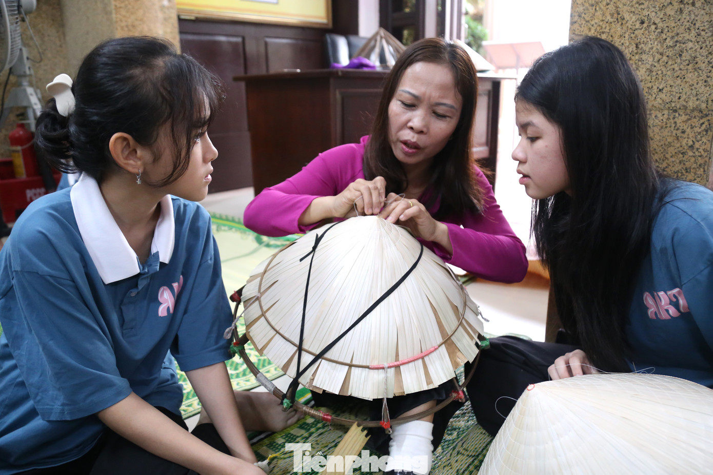 Nghề làm nón lá ở làng Thanh Tài đã xuất hiện cách đây hàng trăm năm. Tuy là nghề phụ, tồn tại bên cạnh nghề nông, nhưng nó có vai trò quan trọng trong việc bảo đảm cuộc sống cho người dân nơi đây. Hiện nay, dù đã có nhiều mai một nhưng nghề làm nón lá vẫn được lưu giữ ở địa phương này.