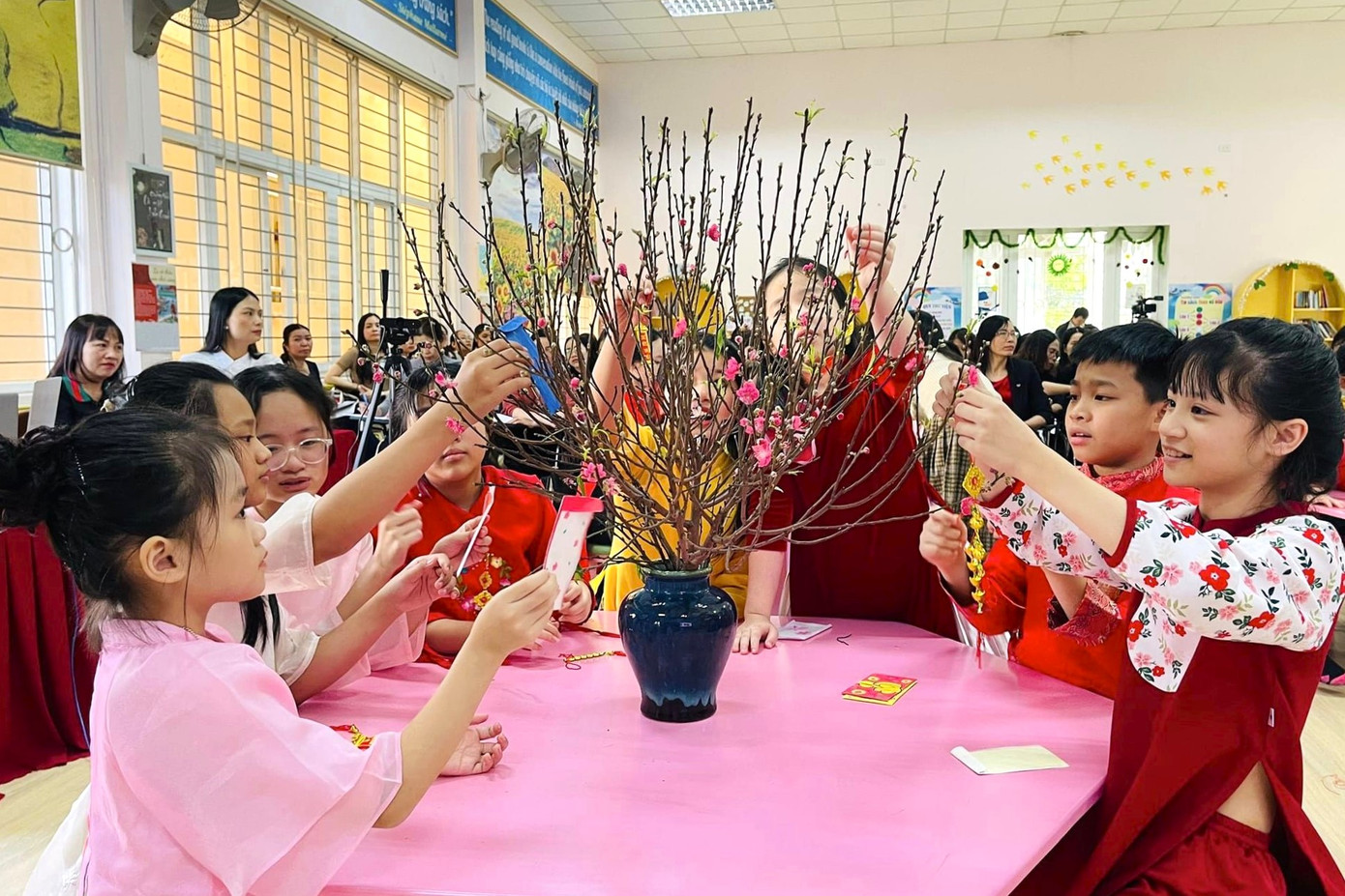 Học sinh trường Tiểu học Lê Mao, TP Vinh, Nghệ An tổ chức hoạt động trải nghiệm Xuân yêu thương 2024