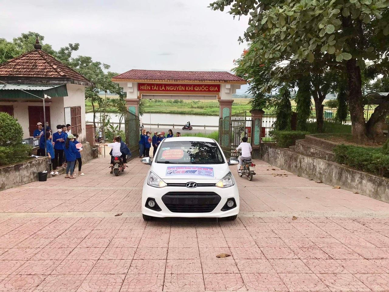 Chiếc xe taxi 0 đồng chở thí sinh Bùi Vân Thư đến điểm thi kịp thời Chiếc xe taxi 0 đồng chở thí sinh Bùi Vân Thư đến điểm thi kịp thời