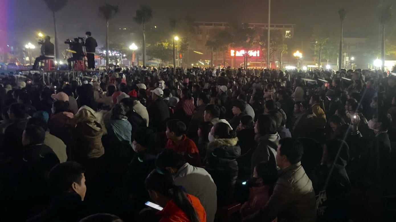 Hàng nghìn người dân đến thưởng thức chương trình nghệ thuật Countdown Chào năm mới 2025 tại Quảng trường Hồ Chí Minh. Hàng nghìn người dân đến thưởng thức chương trình nghệ thuật Countdown Chào năm mới 2025 tại Quảng trường Hồ Chí Minh.