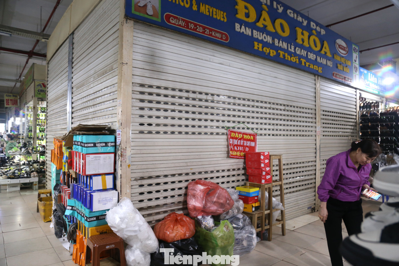 Nhiều ki-ốt đóng cửa rao bán, sang nhượng nhưng cũng không có người quan tâm.