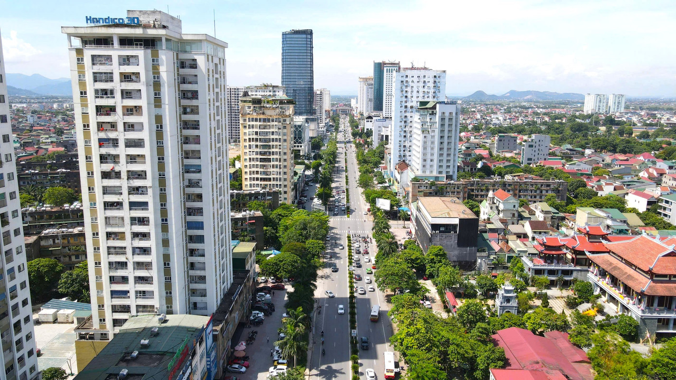 Tỉnh Nghệ An có nhiều chung cư, nhà cao tầng. Thời gian qua, công tác phòng cháy chữa cháy được chính quyền địa phương, cơ quan chức năng giám sát, kiểm tra chặt chẽ. Nhiều mô hình được triển khai như “Tổ liên gia an toàn phòng cháy chữa cháy”, “Điểm chữa cháy công cộng”,… Tuy nhiên, ghi nhận thực tế vẫn còn nhiều tiềm ẩn nguy cơ xảy ra cháy nổ. Trong đó, tình trạng “chuồng cọp” vẫn còn nhiều tại các nhà cao tầng, chung cư, làm tăng thêm mối nguy hiểm khi không may xảy ra sự cố, hỏa hoạn.