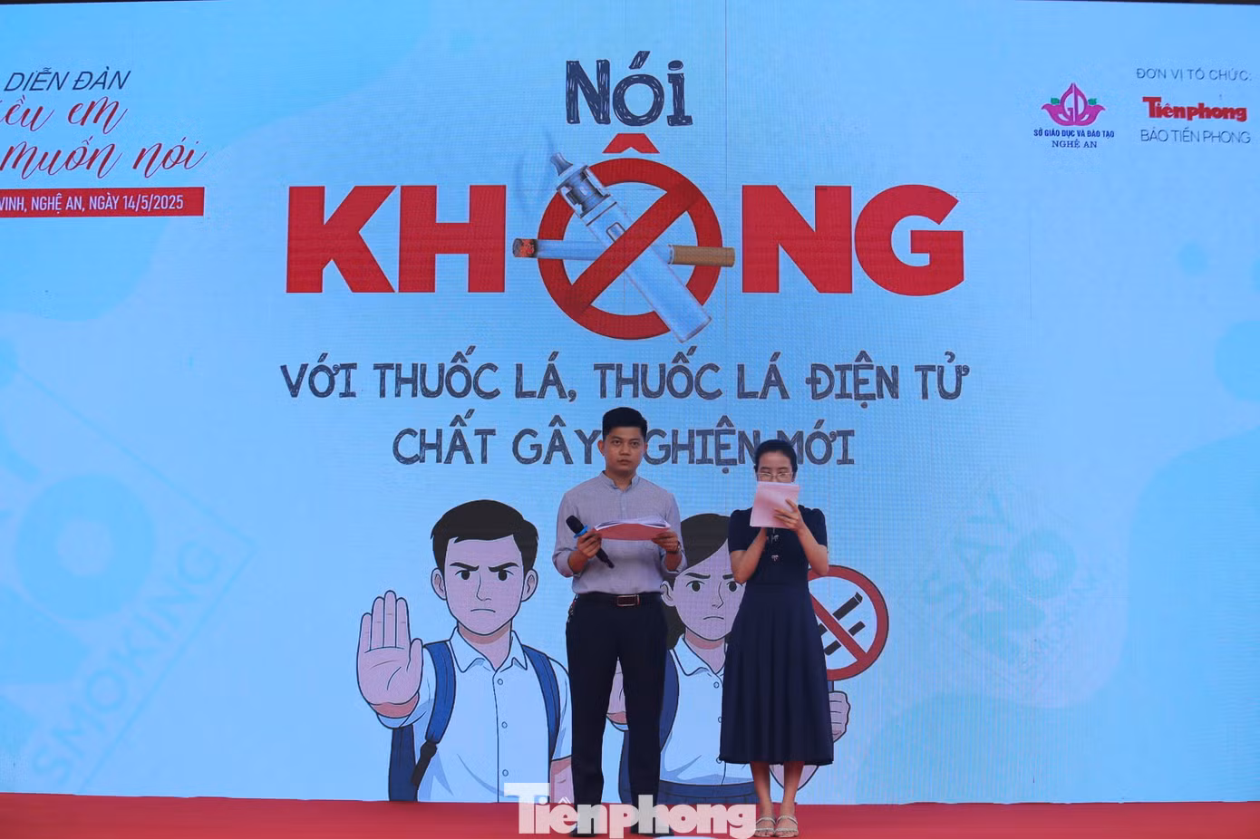 Hai MC của chương trình tập duyệt kịch bản