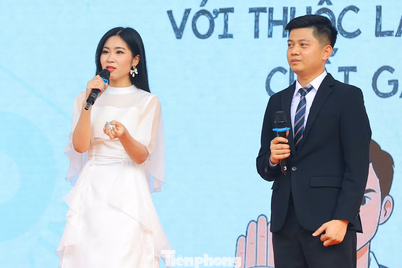 Hà Myo đã chia sẻ những cảm xúc đặc biệt khi lần thứ hai quay trở lại Nghệ An với diễn đàn Điều em muốn nói. “Nghệ An - vùng đất của truyền thống cách mạng, hiếu học và bản lĩnh, vì thế Hà Myo cảm thấy vô cùng xúc động và tự hào. Không chỉ là một nghệ sĩ biểu diễn, hôm nay Hà muốn là một người bạn, một người chị, đồng hành với các em trong hành trình lựa chọn lối sống lành mạnh, tích cực. Hà Myo tin rằng, tuổi trẻ là quãng thời gian đẹp nhất, nhưng cũng dễ bị tác động nhất”, Hà Myo nói.