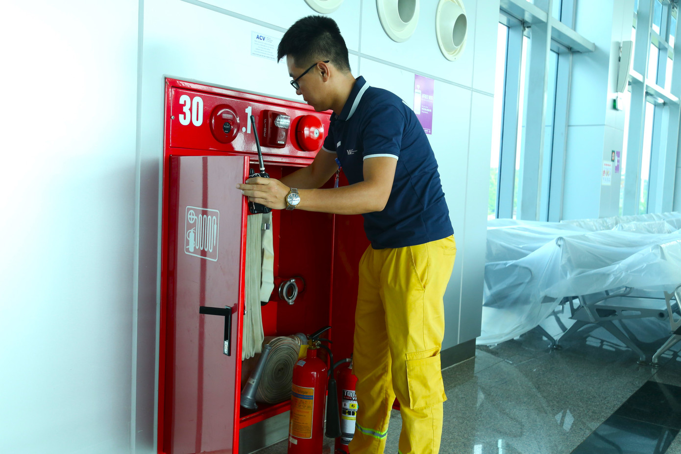 Công tác kiểm tra phòng cháy chữa cháy vẫn được Đội khẩn nguy Phòng cháy chữa cháy của Cảng hàng không quốc tế Vinh thực hiện hàng ngày. Công tác kiểm tra phòng cháy chữa cháy vẫn được Đội khẩn nguy Phòng cháy chữa cháy của Cảng hàng không quốc tế Vinh thực hiện hàng ngày.