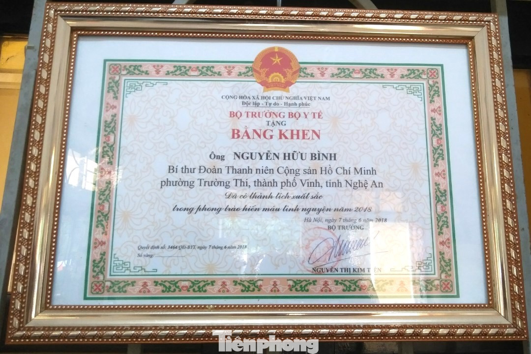 Năm 2018, anh Nguyễn Hữu Bình được Bộ Y tế tặng Bằng khen về phong trào hiến máu tình nguyện.