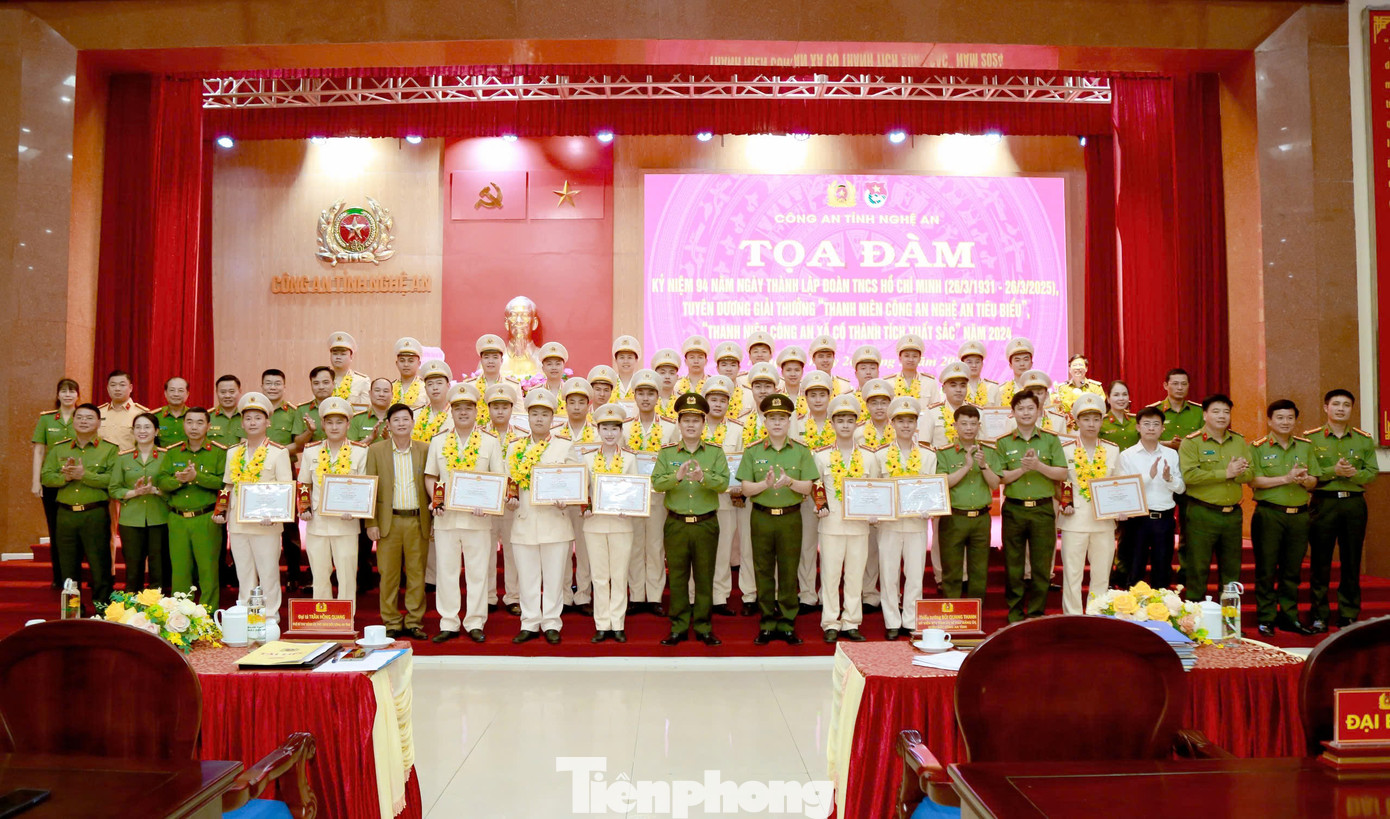 35 cán bộ, đoàn viên thanh niên Công an tỉnh Nghệ An được tuyên dương 35 cán bộ, đoàn viên thanh niên Công an tỉnh Nghệ An được tuyên dương