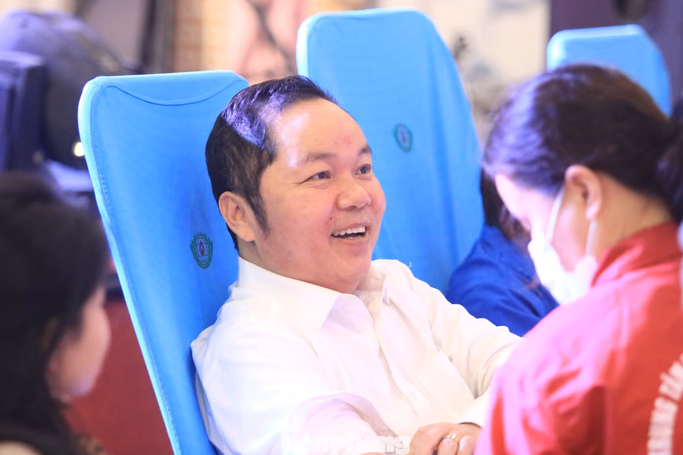 Ông Trần Ngọc Sơn - Chánh án tòa án nhân dân tỉnh Nghệ An đã có 20 lần tham gia hiến máu chia sẻ: “Năm nào tôi cũng tham gia hiến máu, năm nhiều nhất là 4 lần. Hiến máu là việc làm ý nghĩa, nhân văn, giúp được những người cần truyền máu. Cần lan tỏa thông điệp của Chủ Nhật Đỏ để mỗi người biết được ý nghĩa và tích cực tham gia hiến máu”.