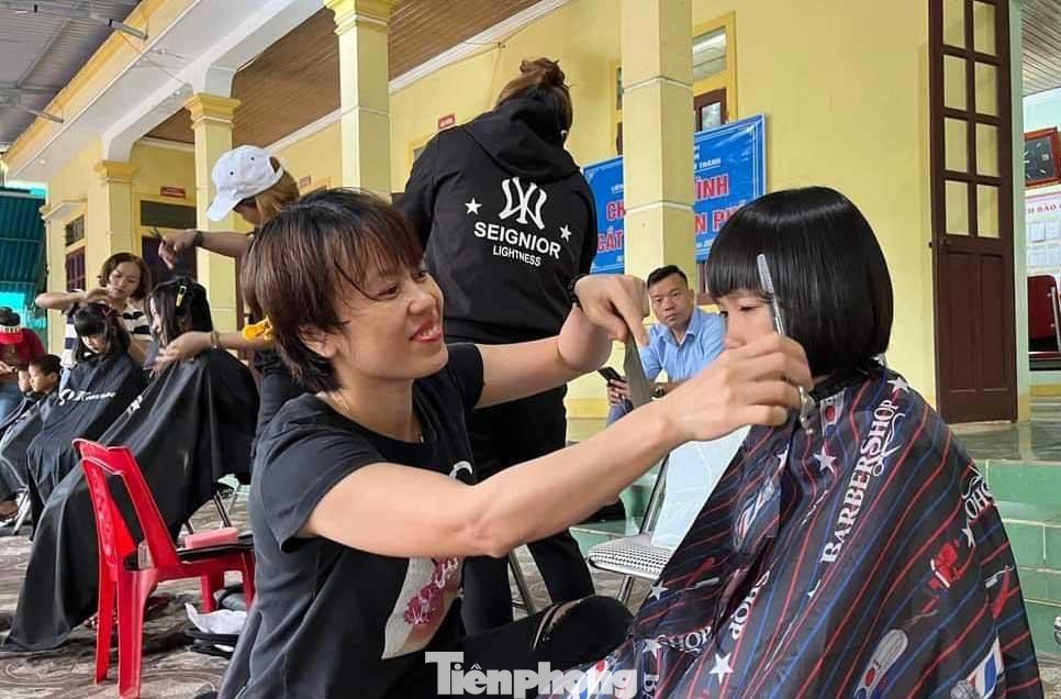 Tuổi trẻ huyện Yên Thành cắt tóc miễn phí cho các em nhỏ dịp Trung thu Tuổi trẻ huyện Yên Thành cắt tóc miễn phí cho các em nhỏ dịp Trung thu
