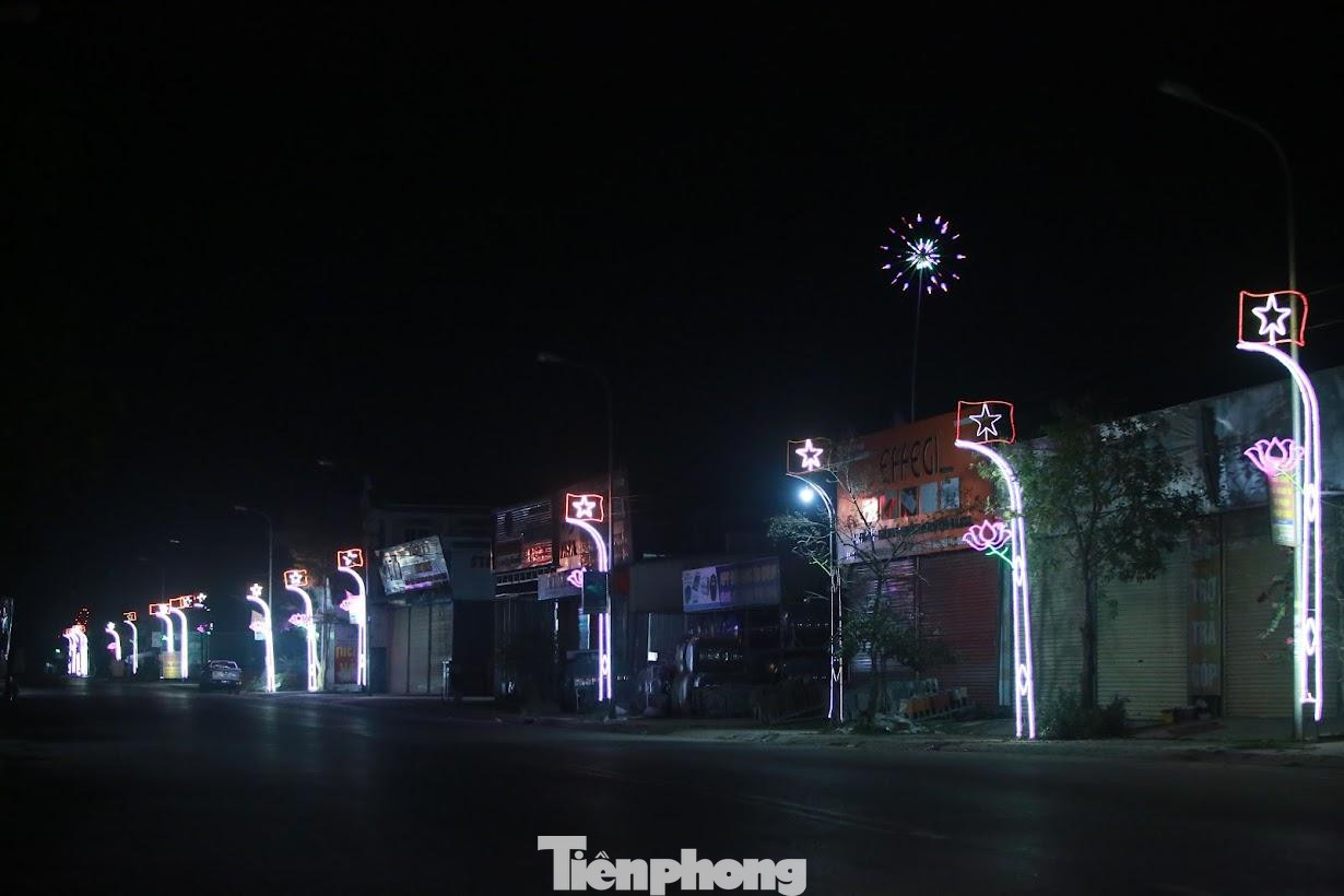 Mỗi cung đường nêu mang một vẻ đẹp riêng đã làm cho cảnh quan ngày Tết ở xứ Nghệ thêm phần lung linh, hấp dẫn, rộn ràng và ấm cúng.