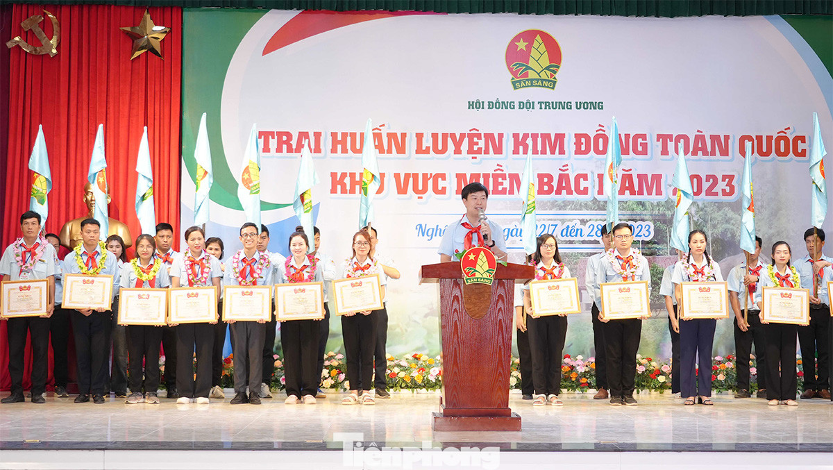 Anh Lê Hải Long – Uỷ viên Ban Thường vụ, Trưởng Ban Công tác Thiếu nhi T.Ư Đoàn, Phó Chủ tịch Thường trực Hội đồng Đội T.Ư phát biểu tại chương trình. Anh Lê Hải Long – Uỷ viên Ban Thường vụ, Trưởng Ban Công tác Thiếu nhi T.Ư Đoàn, Phó Chủ tịch Thường trực Hội đồng Đội T.Ư phát biểu tại chương trình.