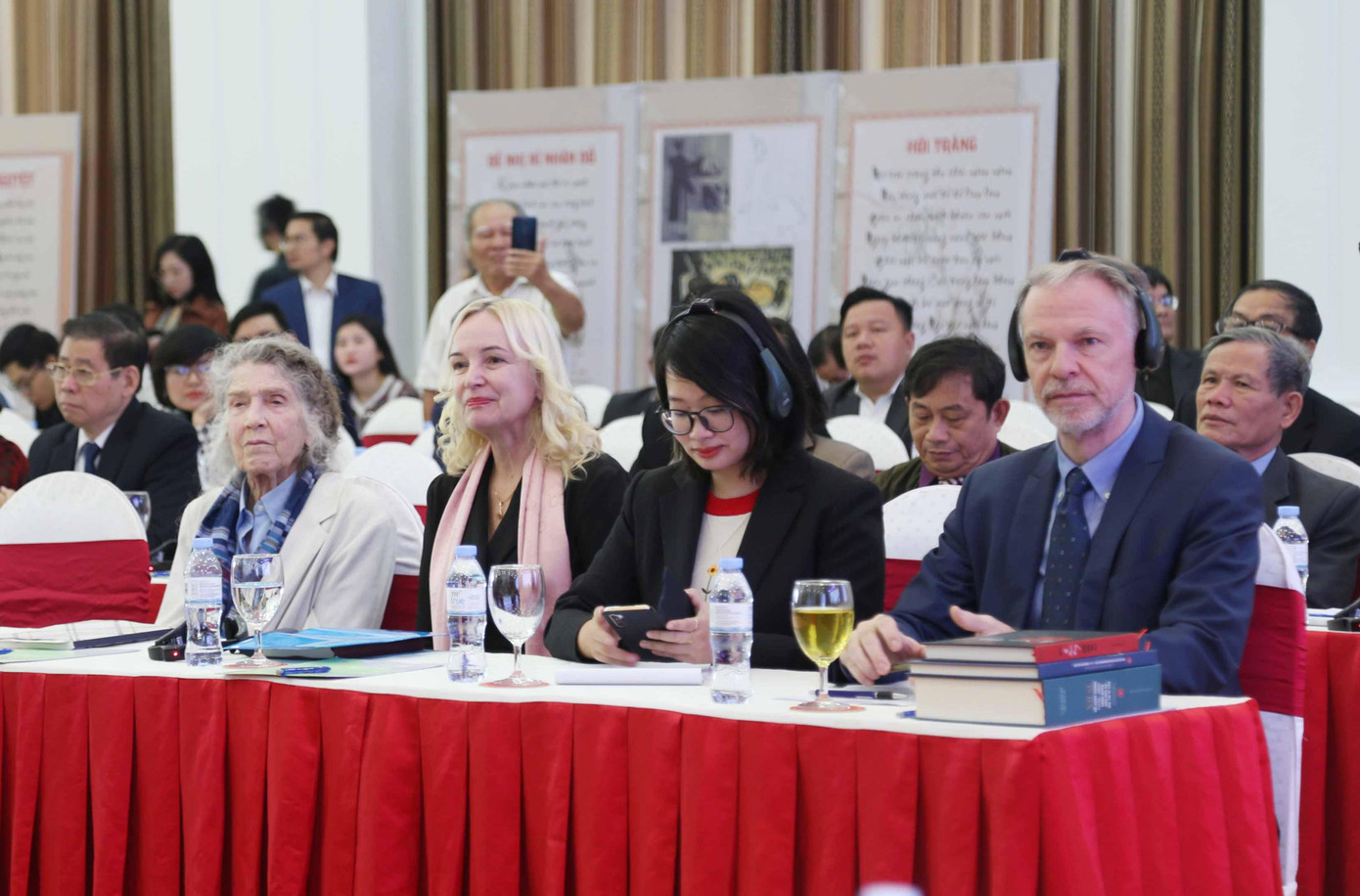 Đại diện UNESCO tại Việt Nam, các nhà khoa học quốc tế tham dự Hội thảo. Đại diện UNESCO tại Việt Nam, các nhà khoa học quốc tế tham dự Hội thảo.