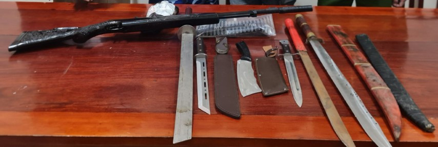 Tang vật thu giữ khi khám nhà đối tượng Nguyễn Trần Đồng. Tang vật thu giữ khi khám nhà đối tượng Nguyễn Trần Đồng.