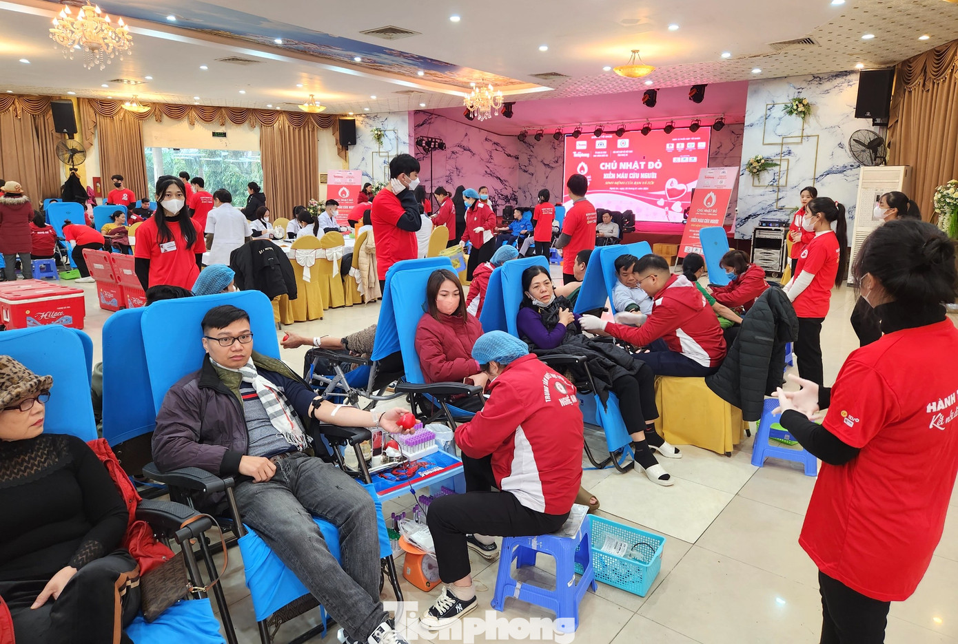 Ngày 28/1, tại thành phố Vinh, Báo Tiền Phong phối hợp với Ủy ban An toàn giao thông Quốc gia, Hội Chữ Thập đỏ tỉnh Nghệ An tổ chức ngày hội hiến máu tình nguyện Chủ Nhật Đỏ lần thứ XVI năm 2024.