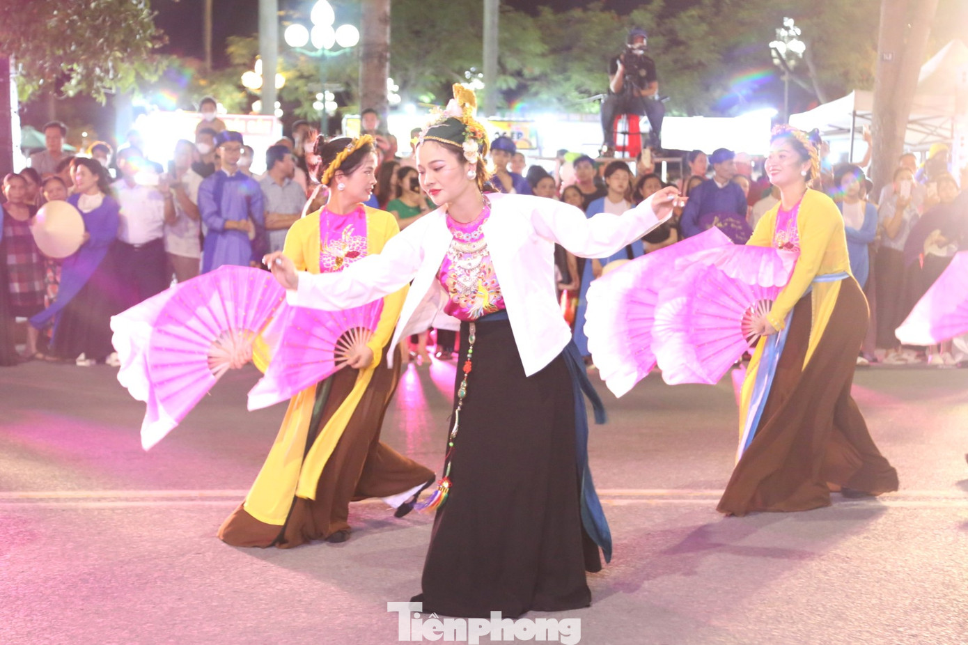 Các tiết mục đặc sắc đến từ Đoàn nghệ thuật quần chúng tỉnh An Giang.