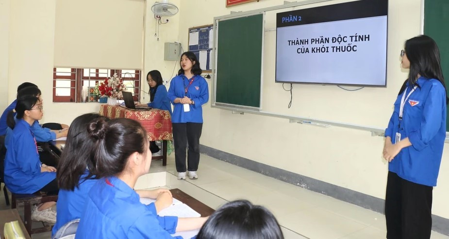 Một buổi sinh hoạt Đoàn của học sinh ở TP Vinh về chủ đề thuốc lá điện tử.