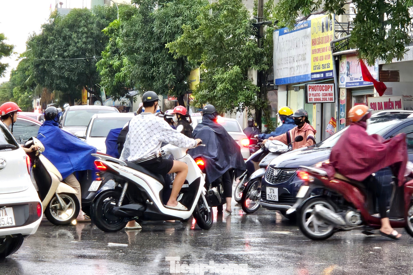 Khung cảnh "hỗn loạn" tại ngã tư Herman - Duy Tân - Thành Thái