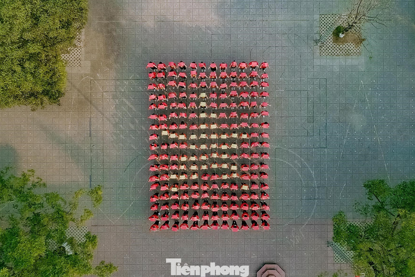 Xếp hình lá cờ Tổ quốc. Xếp hình lá cờ Tổ quốc.