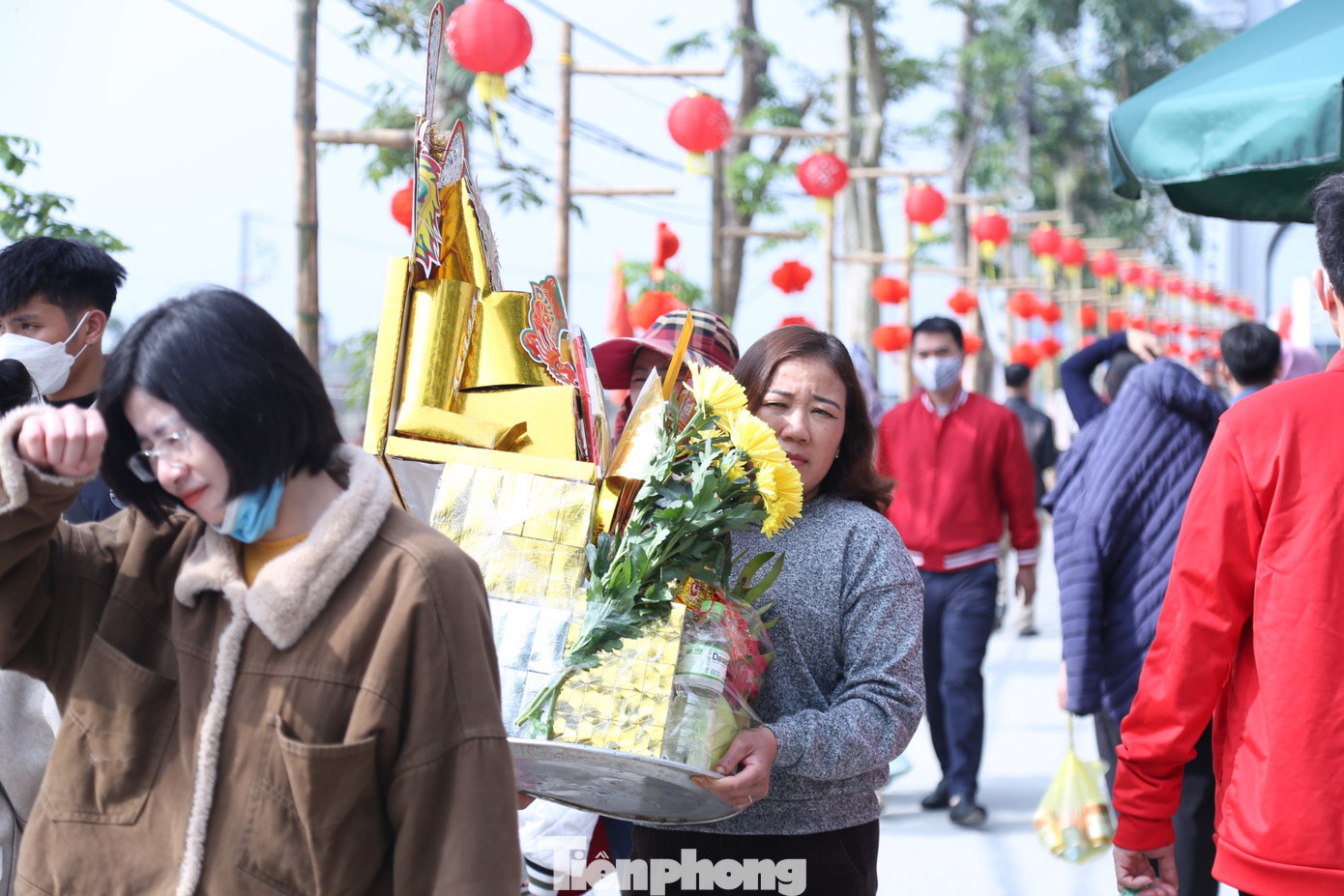 Tùy vào tín chủ muốn cầu may, cầu an, cầu duyên, giải hạn để sắm lễ nhiều hay ít, giá mỗi mâm lễ từ 500.000 đồng cho đến vài triệu đồng.