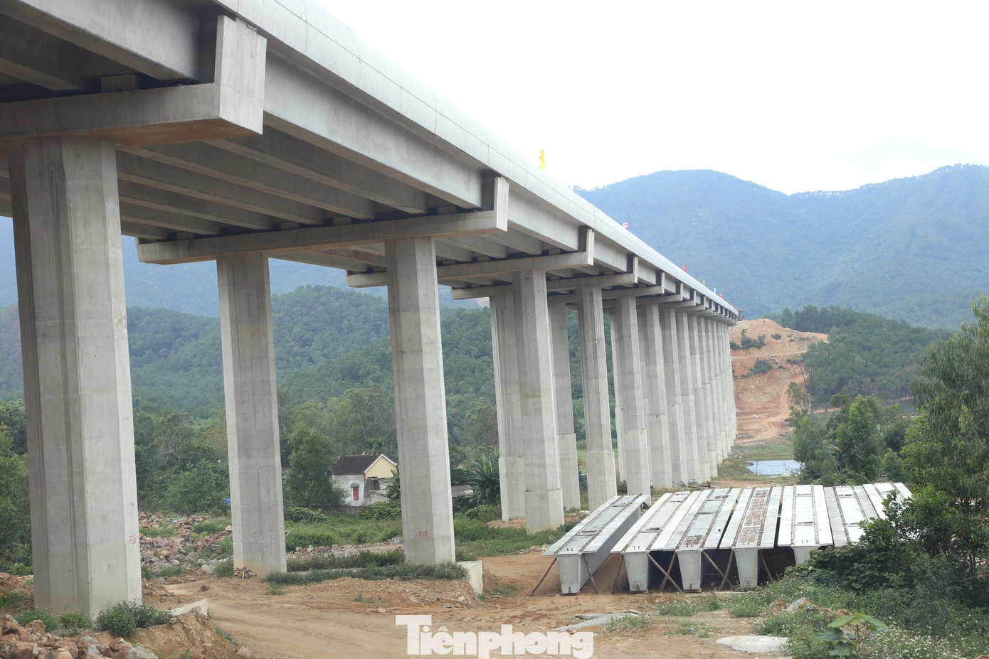 Tính đến ngày 22/1, cầu Xuân Dương 1 đã đúc được 124/154 phiến dầm, lao dầm được 15/22 nhịp, đúc được 880/1.764m dài gờ chắn lan can. Cầu Xuân Dương 2 đã đúc được 100/140 phiến dầm, lao được 7/20 nhịp, đúc được 150/1.616m gờ lan can.