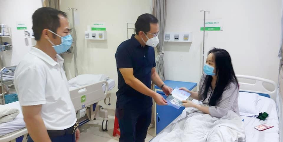 Phó Giám đốc Sở Y tế Nghệ An tới thăm, động viên tinh thần nữ điều dưỡng