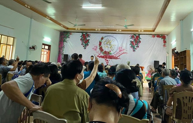 Người dân tham gia hội thảo tại khách sạn ở thị trấn Tân Kỳ. Người dân tham gia hội thảo tại khách sạn ở thị trấn Tân Kỳ.