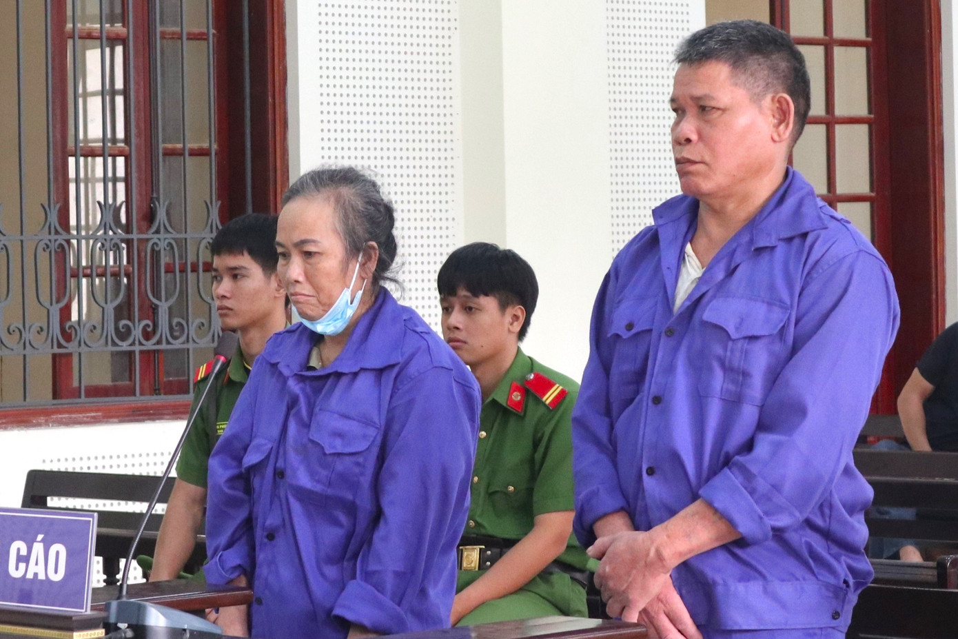 Vy Thị Hoa và Ven Văn Mạnh tại tòa