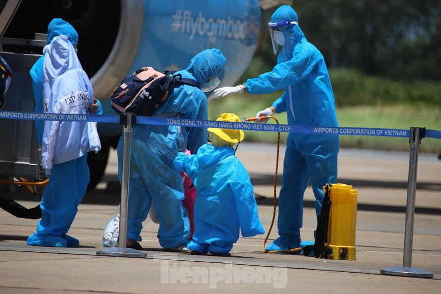 Có 5 người Nghệ An đi cùng chuyến bay với ca nhiễm Omicron về từ Anh Có 5 người Nghệ An đi cùng chuyến bay với ca nhiễm Omicron về từ Anh