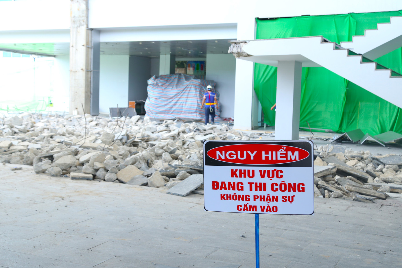 Việc nâng cấp hạ tầng sân bay Vinh không chỉ nhằm đảm bảo an toàn khai thác bay, mà còn mở ra kỳ vọng mới cho phát triển kinh tế - giao thông khu vực Bắc Trung Bộ trong giai đoạn tới. Trong thời gian sân bay Vinh đóng cửa, hành khách khu vực Bắc Trung Bộ có thể di chuyển bằng đường hàng không qua sân bay Thọ Xuân (Thanh Hóa) hoặc Đồng Hới (Quảng Bình). Việc nâng cấp hạ tầng sân bay Vinh không chỉ nhằm đảm bảo an toàn khai thác bay, mà còn mở ra kỳ vọng mới cho phát triển kinh tế - giao thông khu vực Bắc Trung Bộ trong giai đoạn tới. Trong thời gian sân bay Vinh đóng cửa, hành khách khu vực Bắc Trung Bộ có thể di chuyển bằng đường hàng không qua sân bay Thọ Xuân (Thanh Hóa) hoặc Đồng Hới (Quảng Bình).