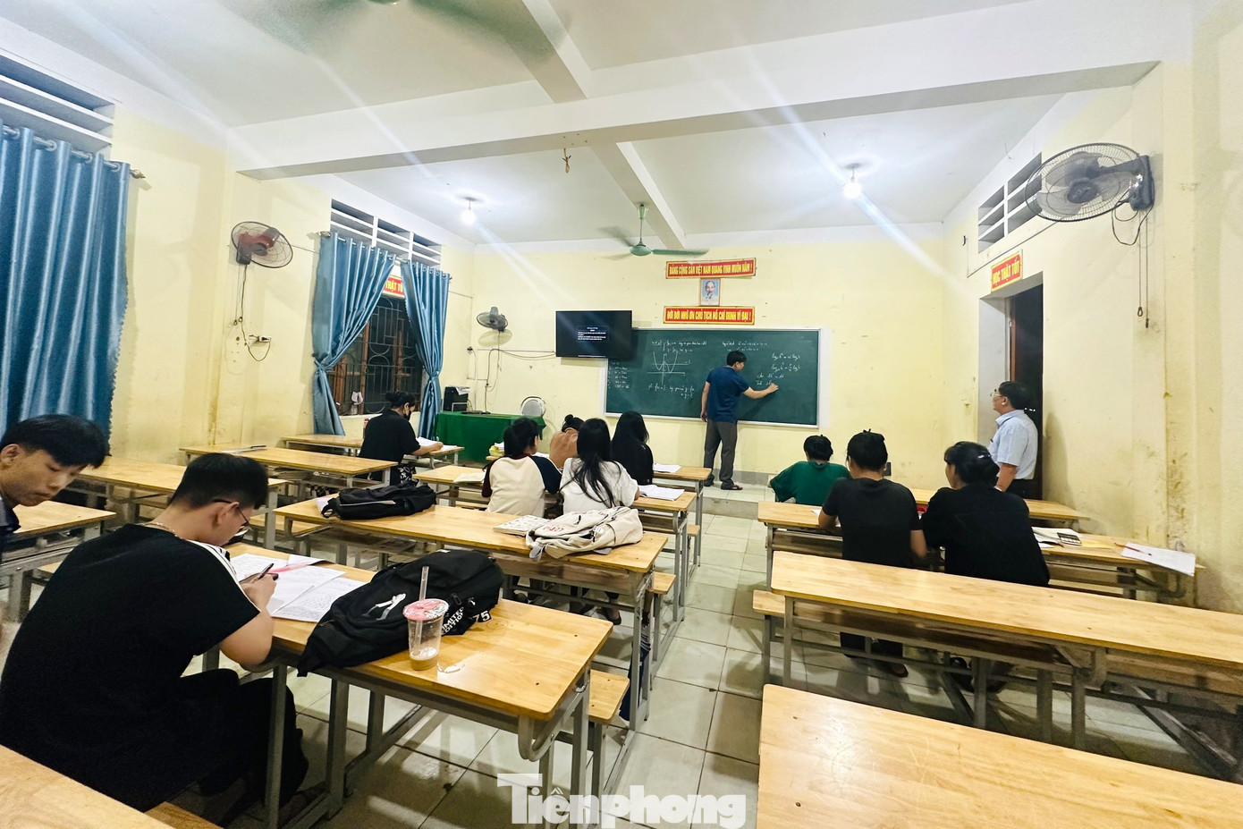 Không khí các lớp học được tổ chức nghiêm túc, hiệu quả.