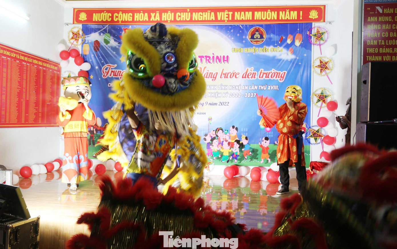 Màn múa lân đặc sắc tại chương trình