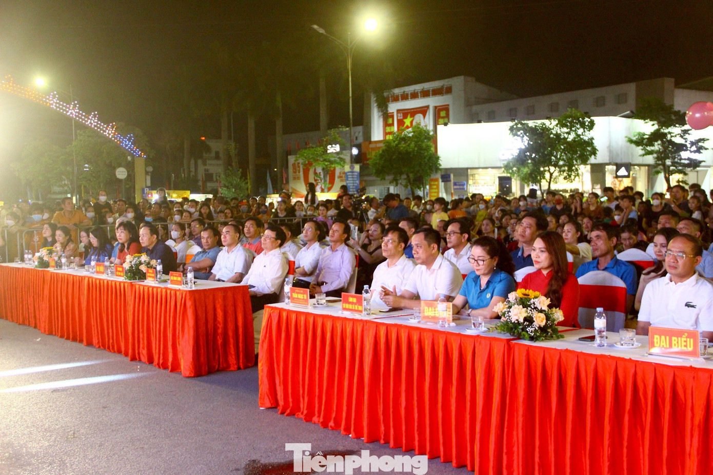 Các đại biểu tham dự lễ khai trương. Các đại biểu tham dự lễ khai trương.