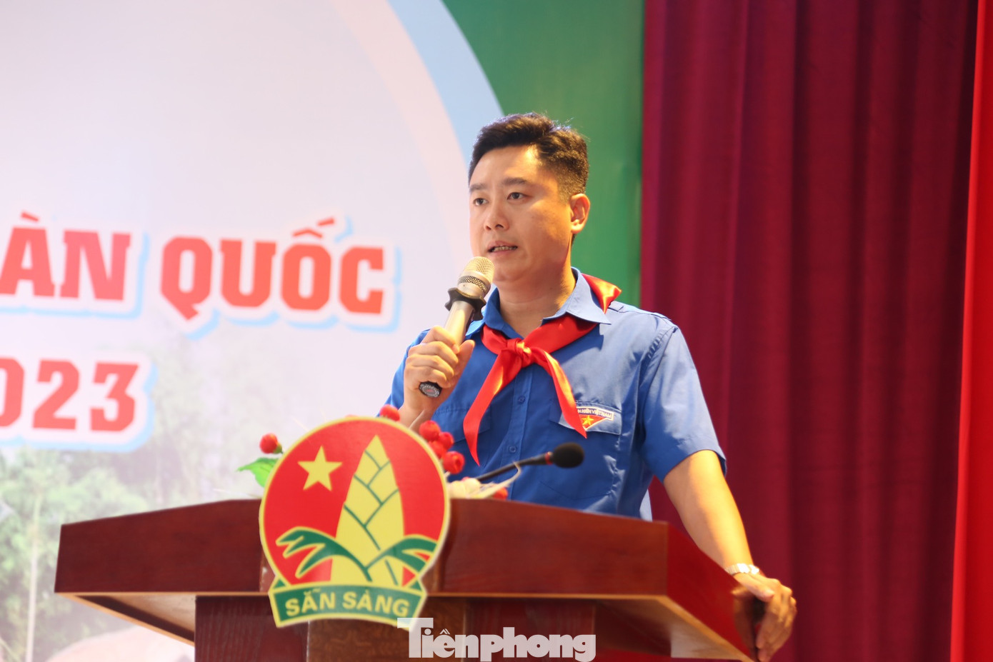 Anh Lê Văn Lương, Ủy viên Ban Thường vụ T.Ư Đoàn, Bí thư Tỉnh Đoàn Nghệ An phát biểu tại lễ khai mạc.