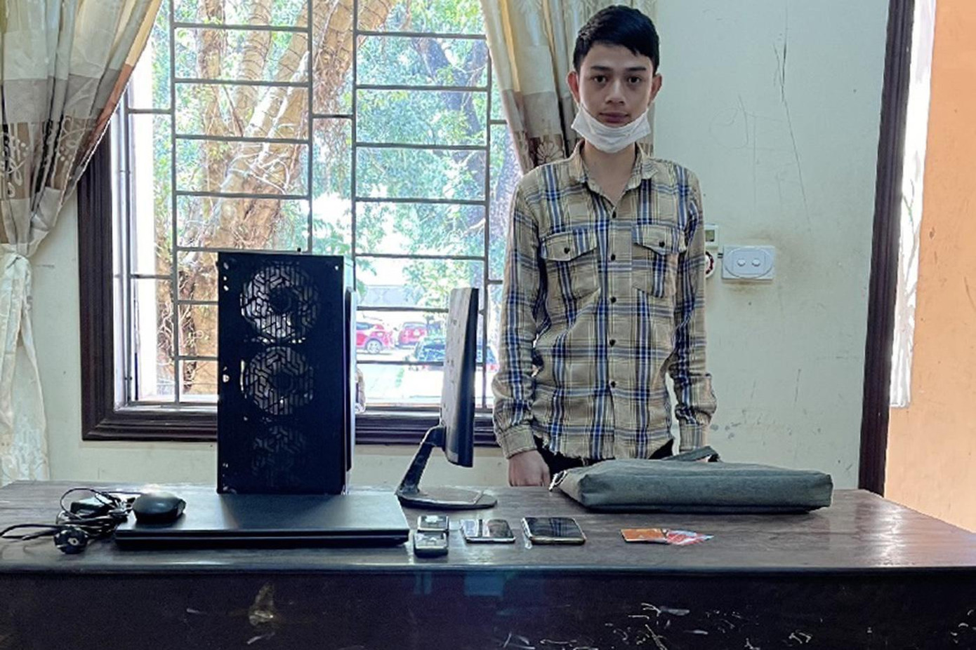 Nguyễn Văn Huy tại cơ quan công an Nguyễn Văn Huy tại cơ quan công an