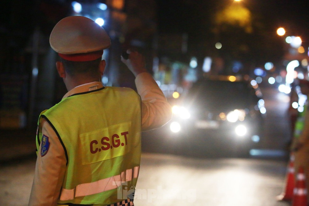 Lực lượng CSGT Nghệ An kiểm tra nồng độ cồn dịp Tết Giáp Thìn