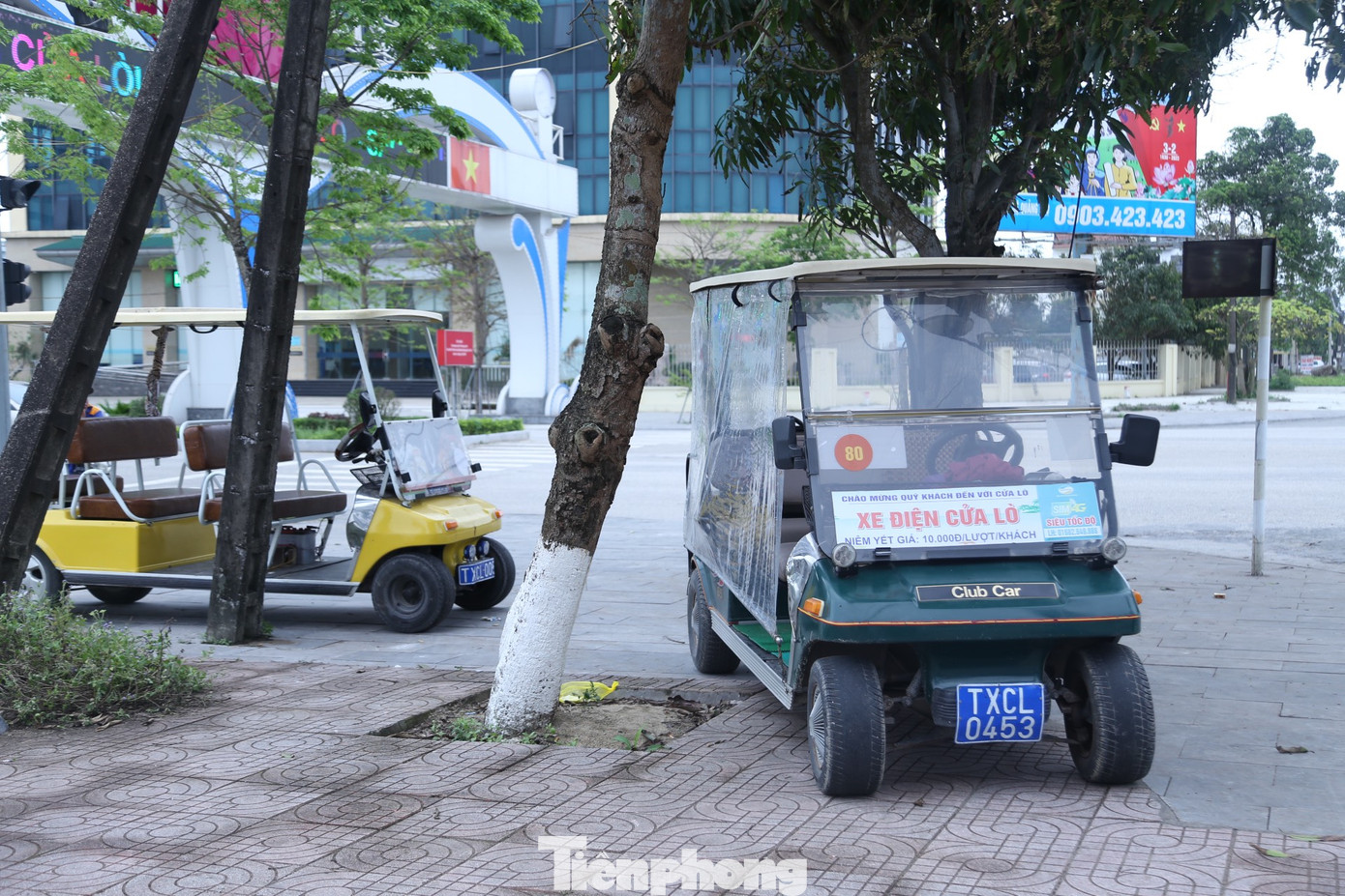Người dân phản đối về các vấn đề xe điện 4 bánh không liên quan đến việc học tập của học sinh.