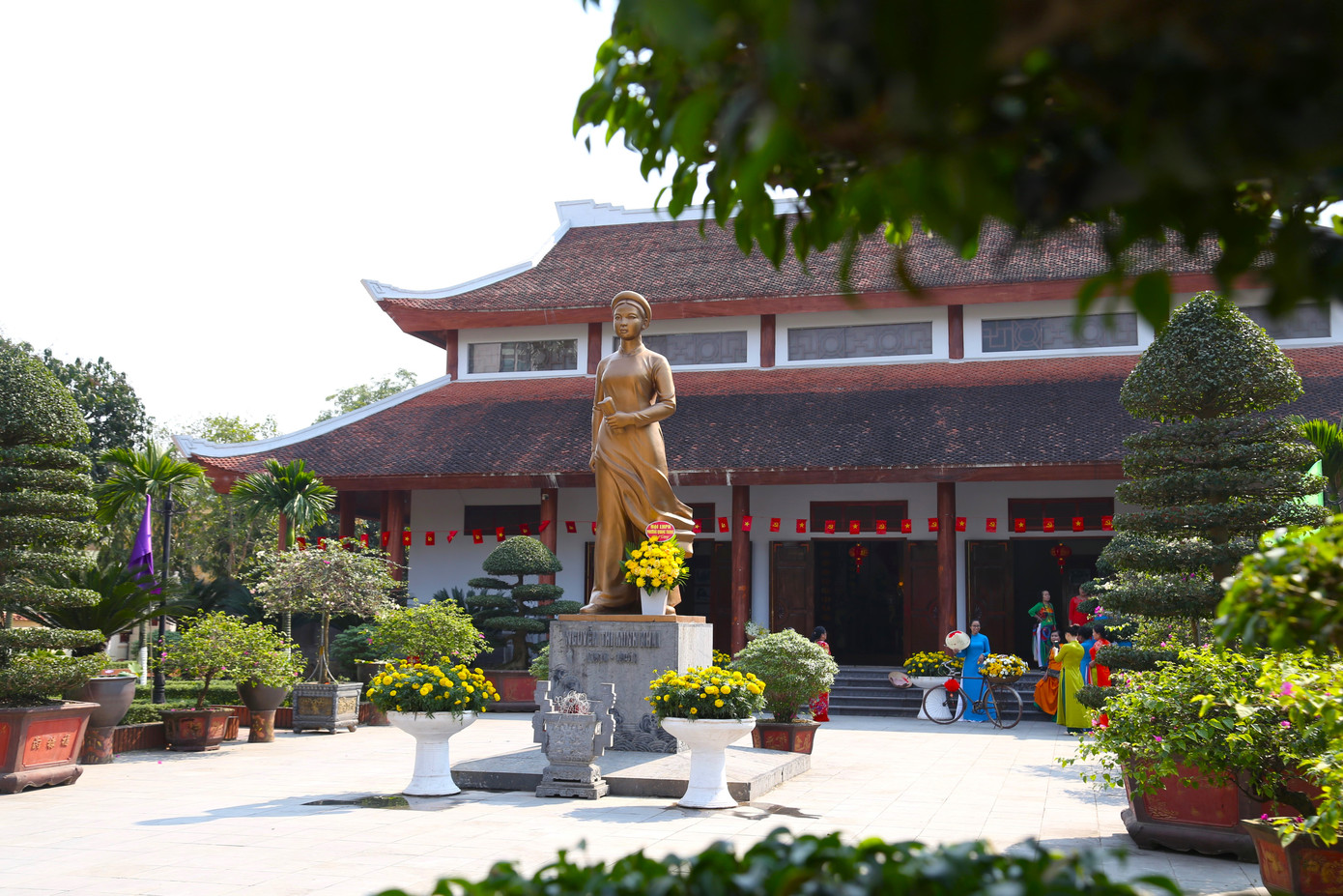 Đây là công trình văn hóa để tưởng niệm và trưng bày một số hình ảnh về cuộc đời và sự nghiệp cách mạng của nữ chiến sĩ cộng sản kiên trung Nguyễn Thị Minh Khai.