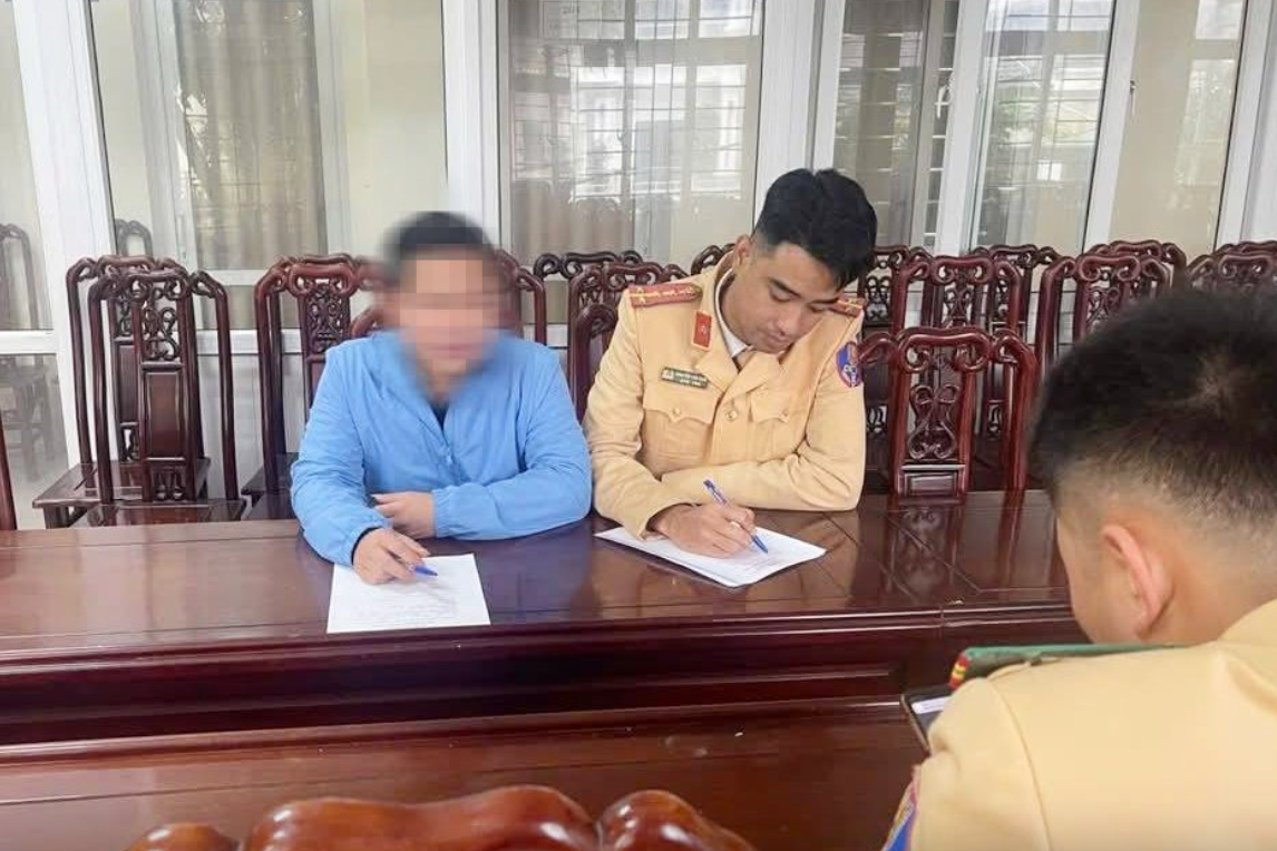 Công an làm việc với tài xế T.