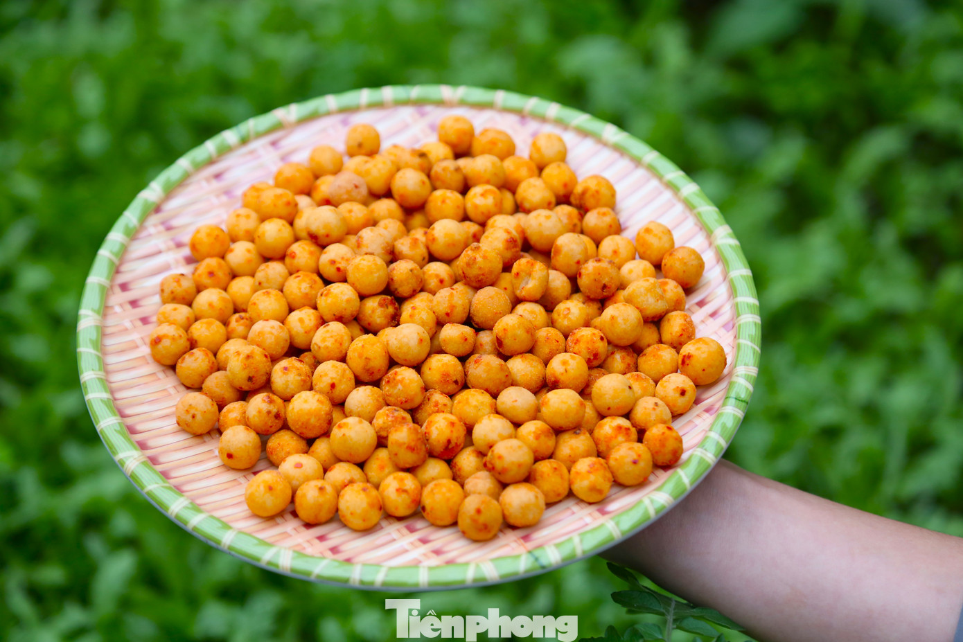 Bánh cà Làng Nam ngoài cung ứng cho thị trường nội tỉnh, hiện đã được bán tại Hà Nội, TP Hồ Chí Minh, Hà Tĩnh... Bánh cà Làng Nam ngoài cung ứng cho thị trường nội tỉnh, hiện đã được bán tại Hà Nội, TP Hồ Chí Minh, Hà Tĩnh...