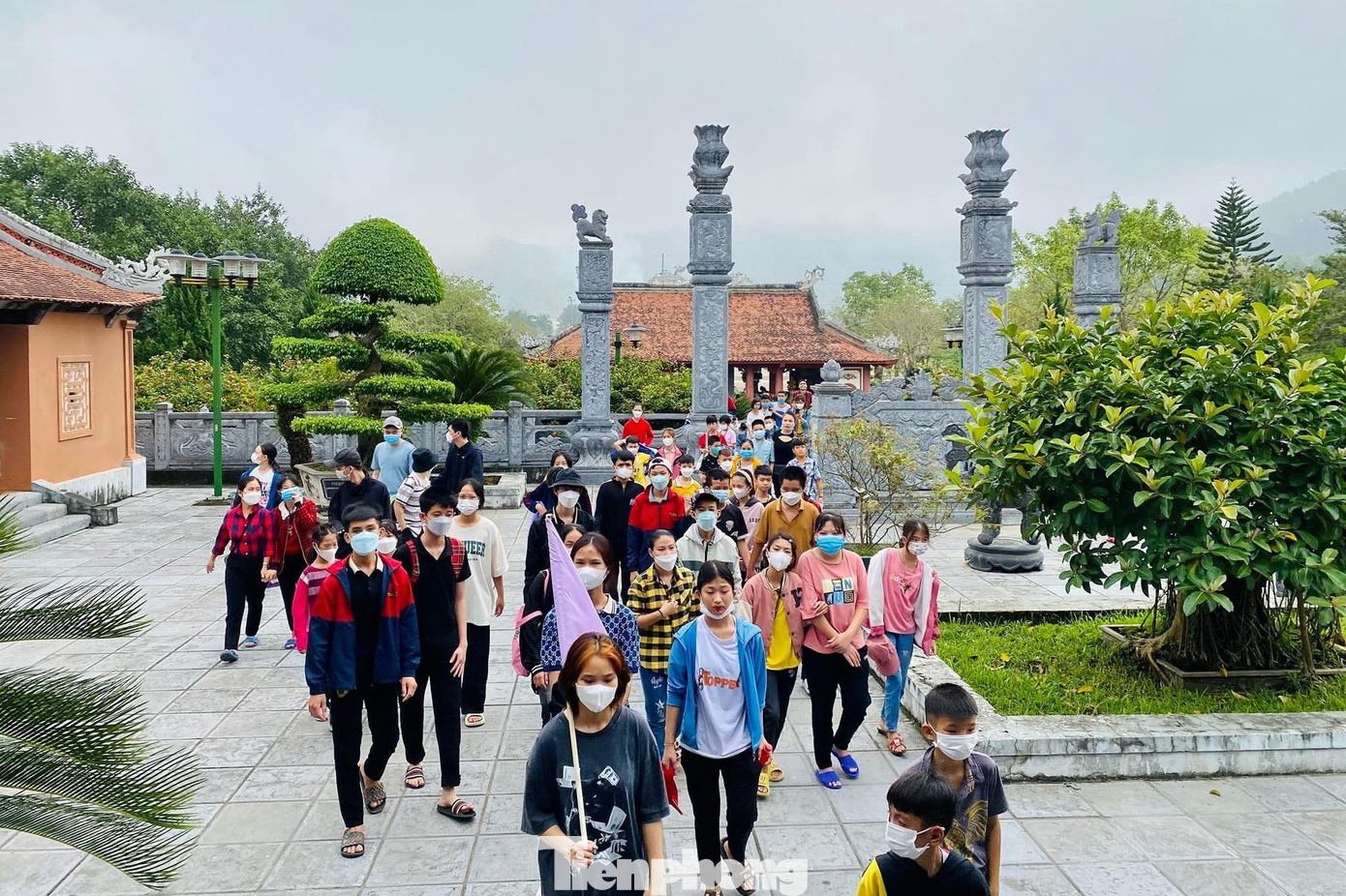 Ghi nhận ngày mùng 5 Tết, thời tiết nắng ấm, hàng nghìn du khách đã hành hương về thăm Khu di tích lịch sử Quốc gia Truông Bồn (xã Mỹ Sơn, huyện Đô Lương, Nghệ An).