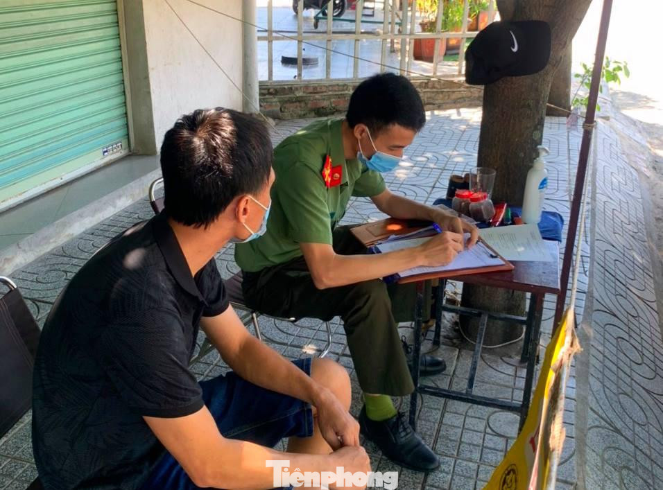 Xử phạt quán cà phê 360 trên đường Phùng Chí Kiên phục vụ khách tại chỗ Xử phạt quán cà phê 360 trên đường Phùng Chí Kiên phục vụ khách tại chỗ