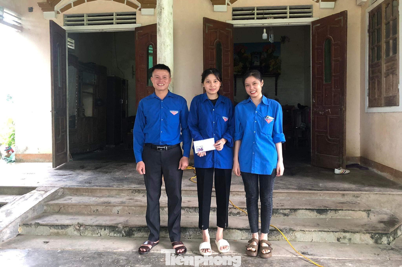 Kịp thời động viên các bạn đoàn viên thanh niên khó khăn và các bạn Bí thư, Phó Bí thư Chi đoàn chuẩn bị tham gia kỳ thi THPT Quốc gia năm 2023, Ban Thường vụ Huyện đoàn Đô Lương đã chỉ đạo các cơ sở Đoàn tới thăm, tặng quà chúc mừng.