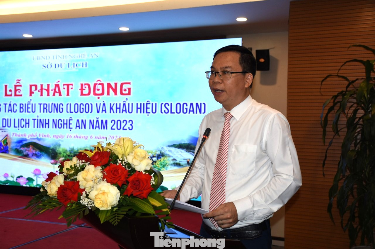 Ông Nguyễn Mạnh Lợi – Phó Giám đốc Sở Du lịch tình Nghệ An phát biểu khai mạc. Ông Nguyễn Mạnh Lợi – Phó Giám đốc Sở Du lịch tình Nghệ An phát biểu khai mạc.