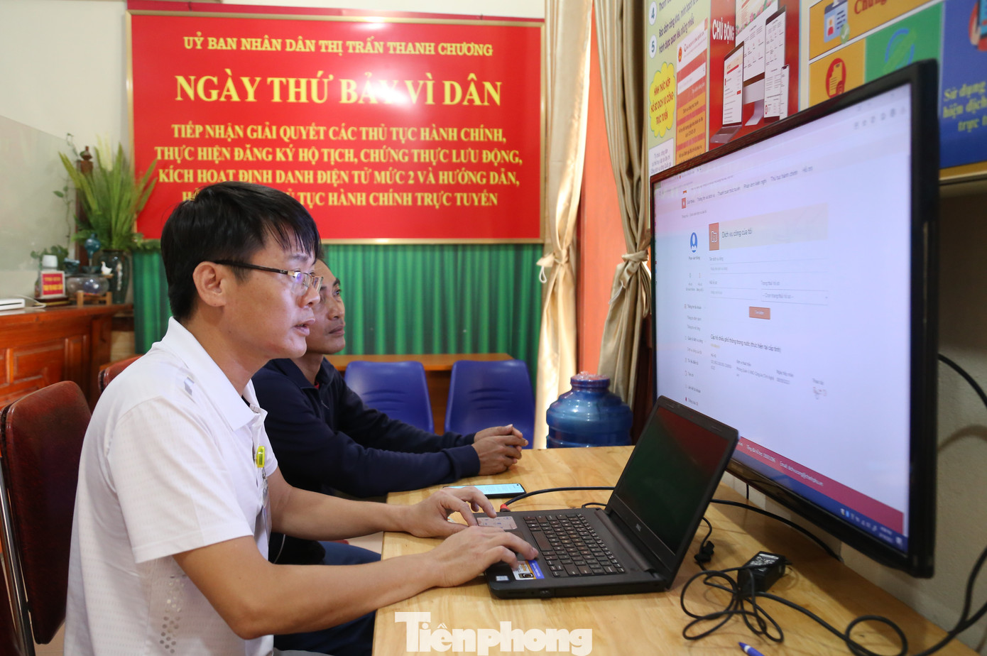 100% cán bộ UBND thị trấn Thanh Chương làm việc ngày thứ bảy phục vụ nhân dân. 100% cán bộ UBND thị trấn Thanh Chương làm việc ngày thứ bảy phục vụ nhân dân.